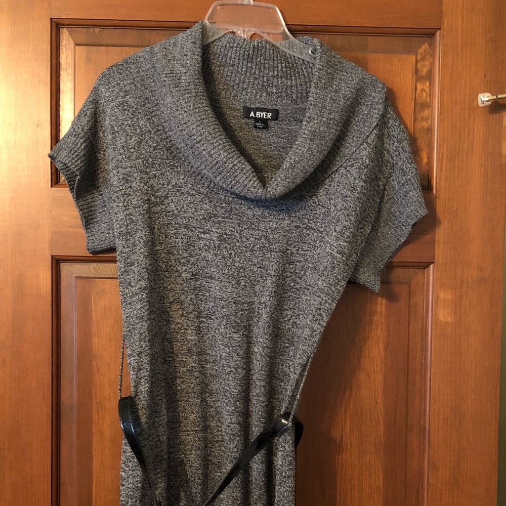 Short sleeve tunic sweater